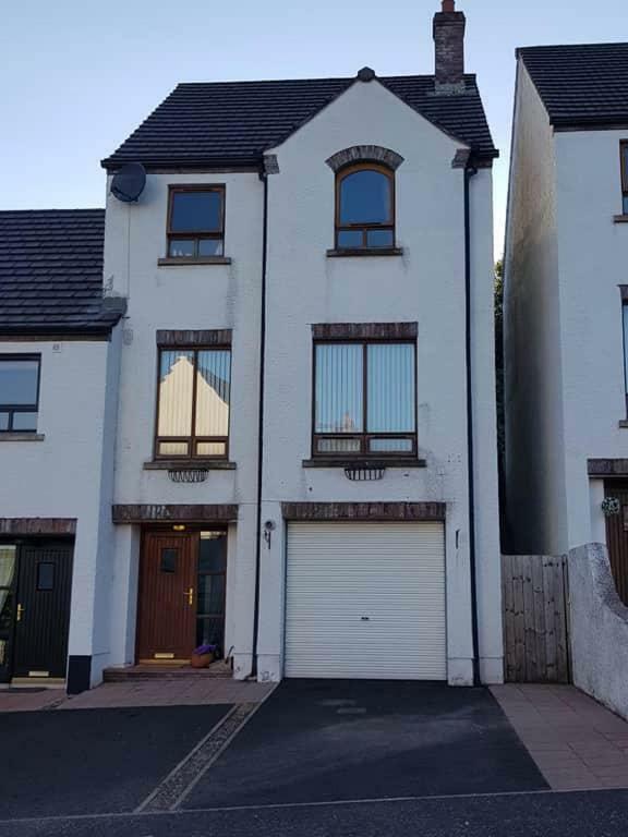Spire View Townhouse Vila Ballycastle Exterior foto